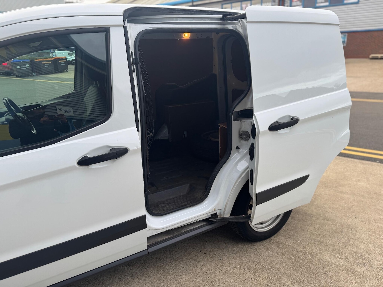 Used Ford Transit Courier 2020 for sale - 76472919: Photo 17
