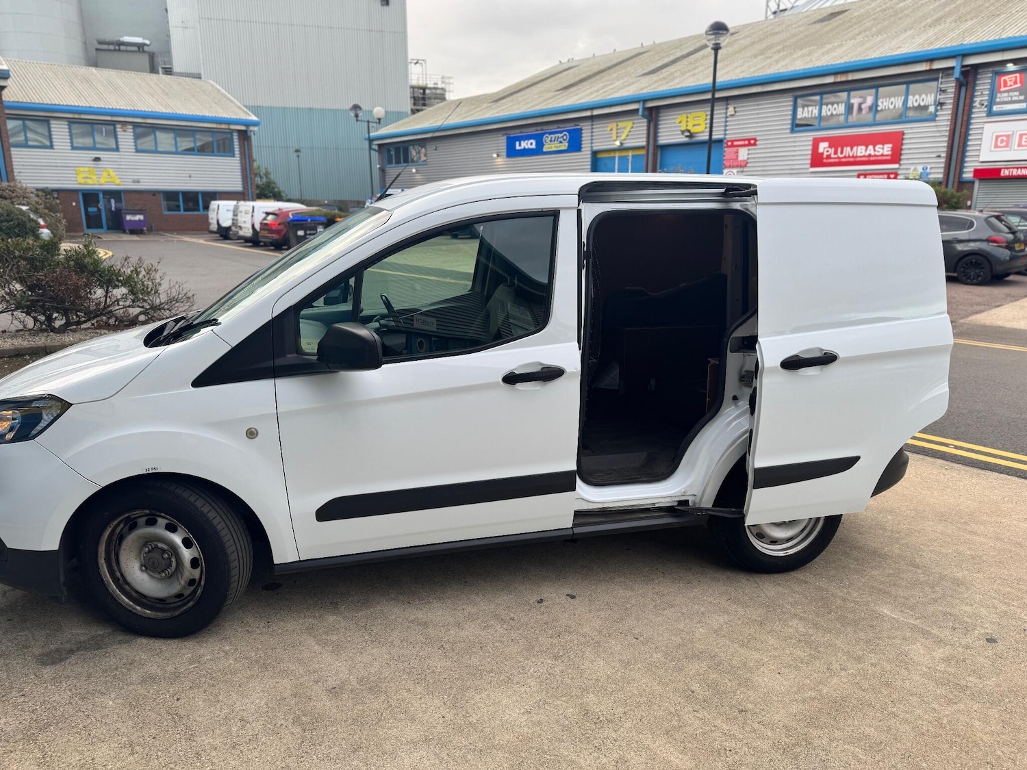 Used Ford Transit Courier 2020 for sale - 76472919: Photo 18