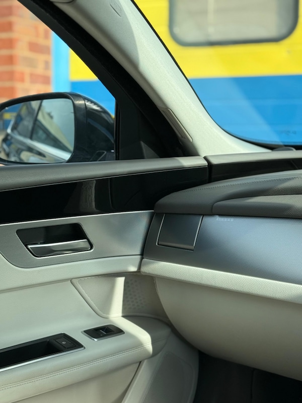 Used Jaguar XF 2016 for sale - 76200735: Photo 32