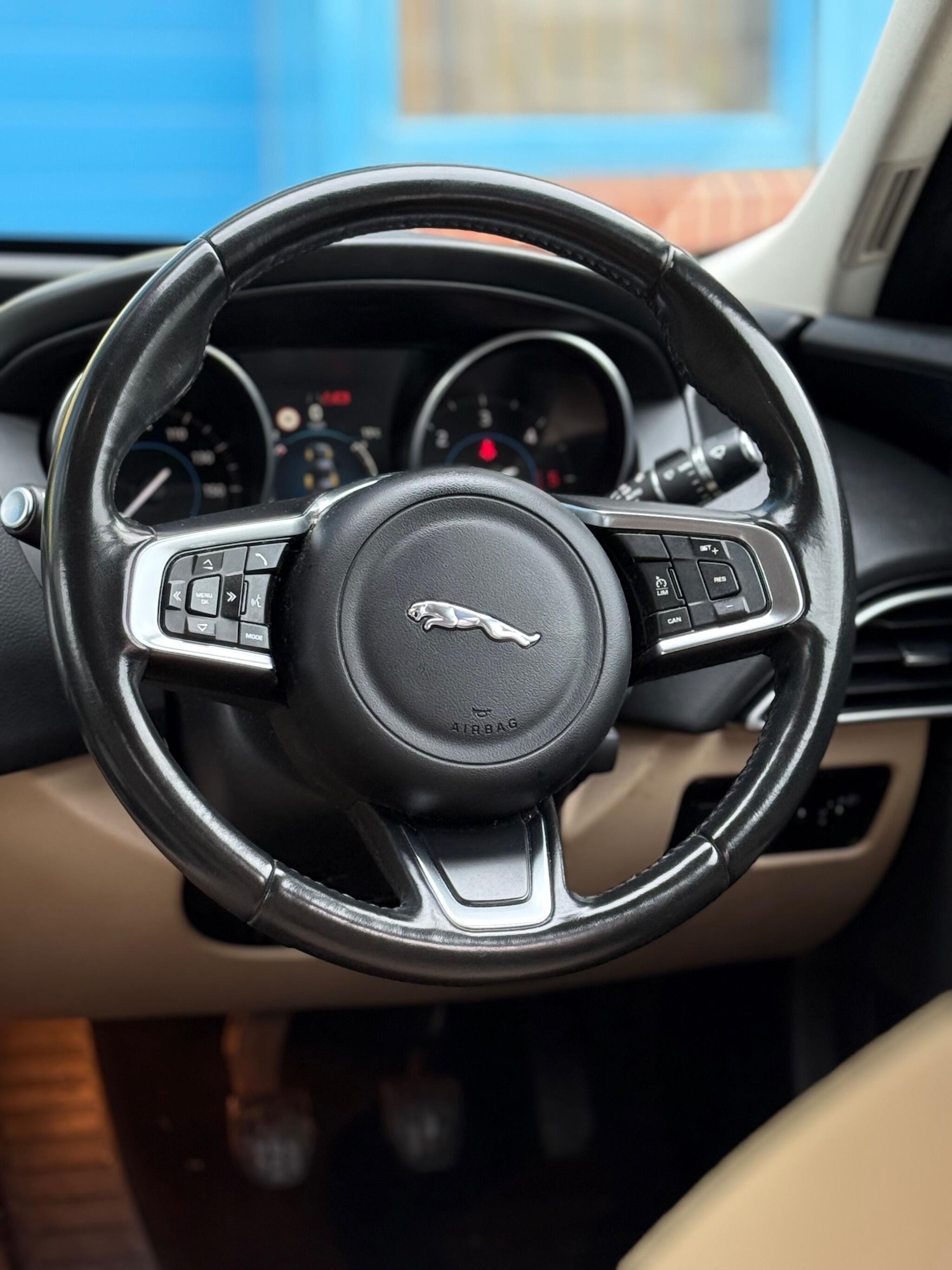 Used Jaguar XE 2017 for sale - 76936626: Photo 12