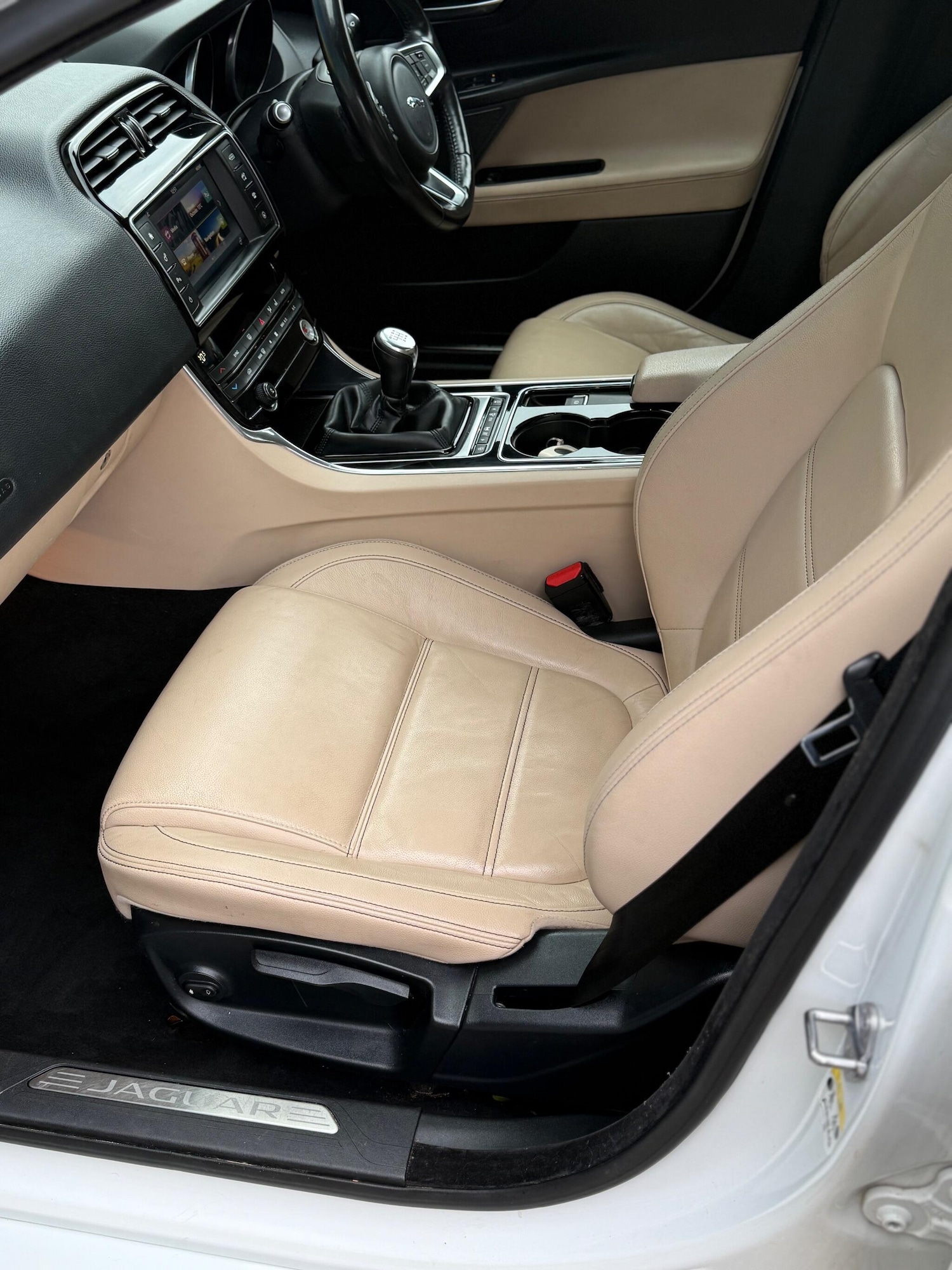 Used Jaguar XE 2017 for sale - 76936626: Photo 14