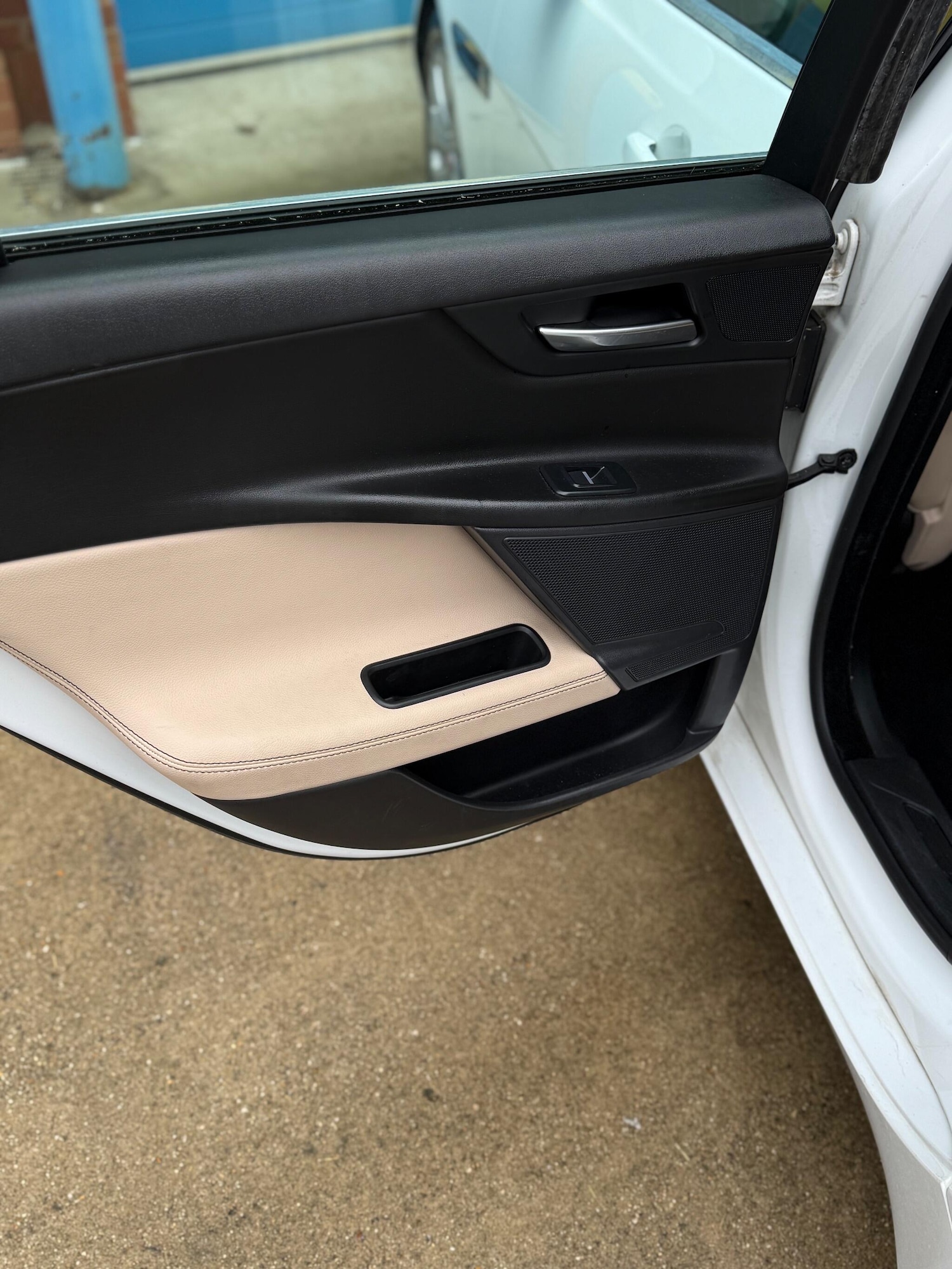 Used Jaguar XE 2017 for sale - 76936626: Photo 15