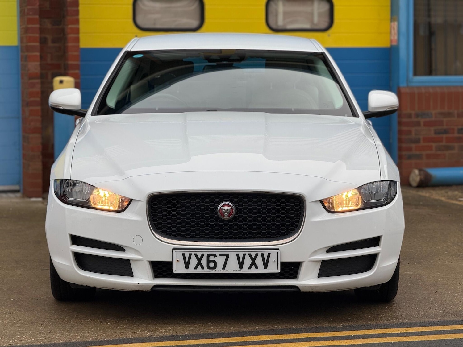 Used Jaguar XE 2017 for sale - 76936626: Photo 2