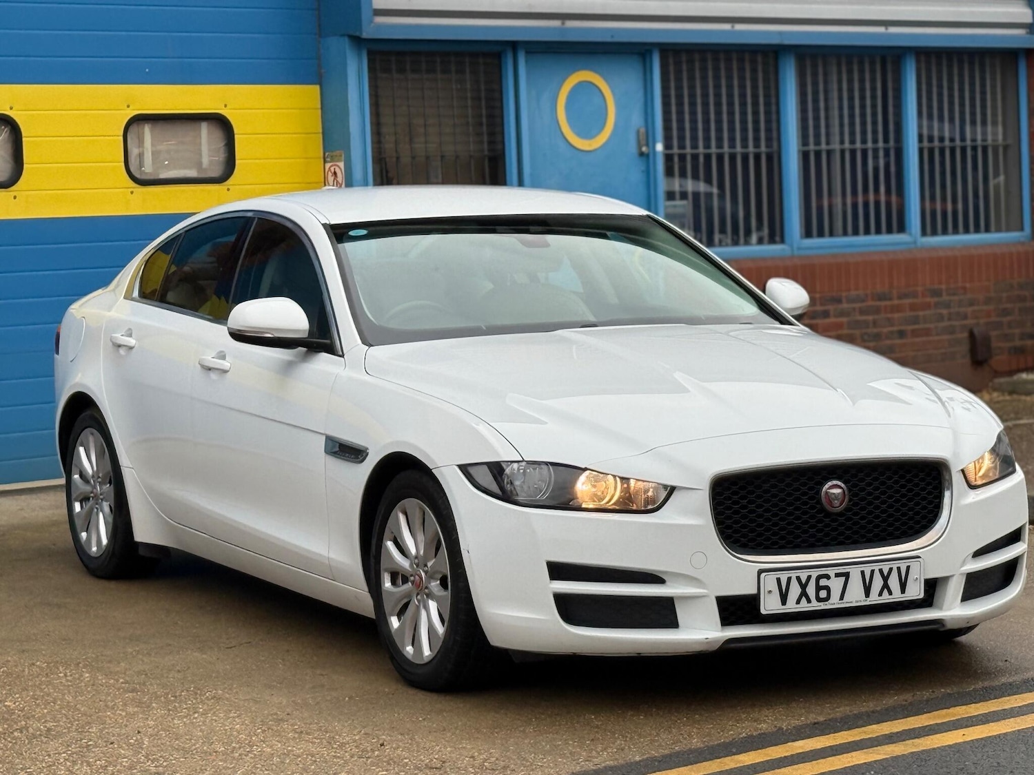 Used Jaguar XE 2017 for sale - 76936626: Photo 3