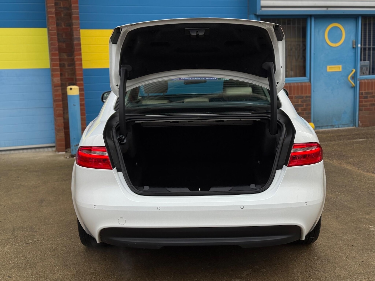 Used Jaguar XE 2017 for sale - 76936626: Photo 33