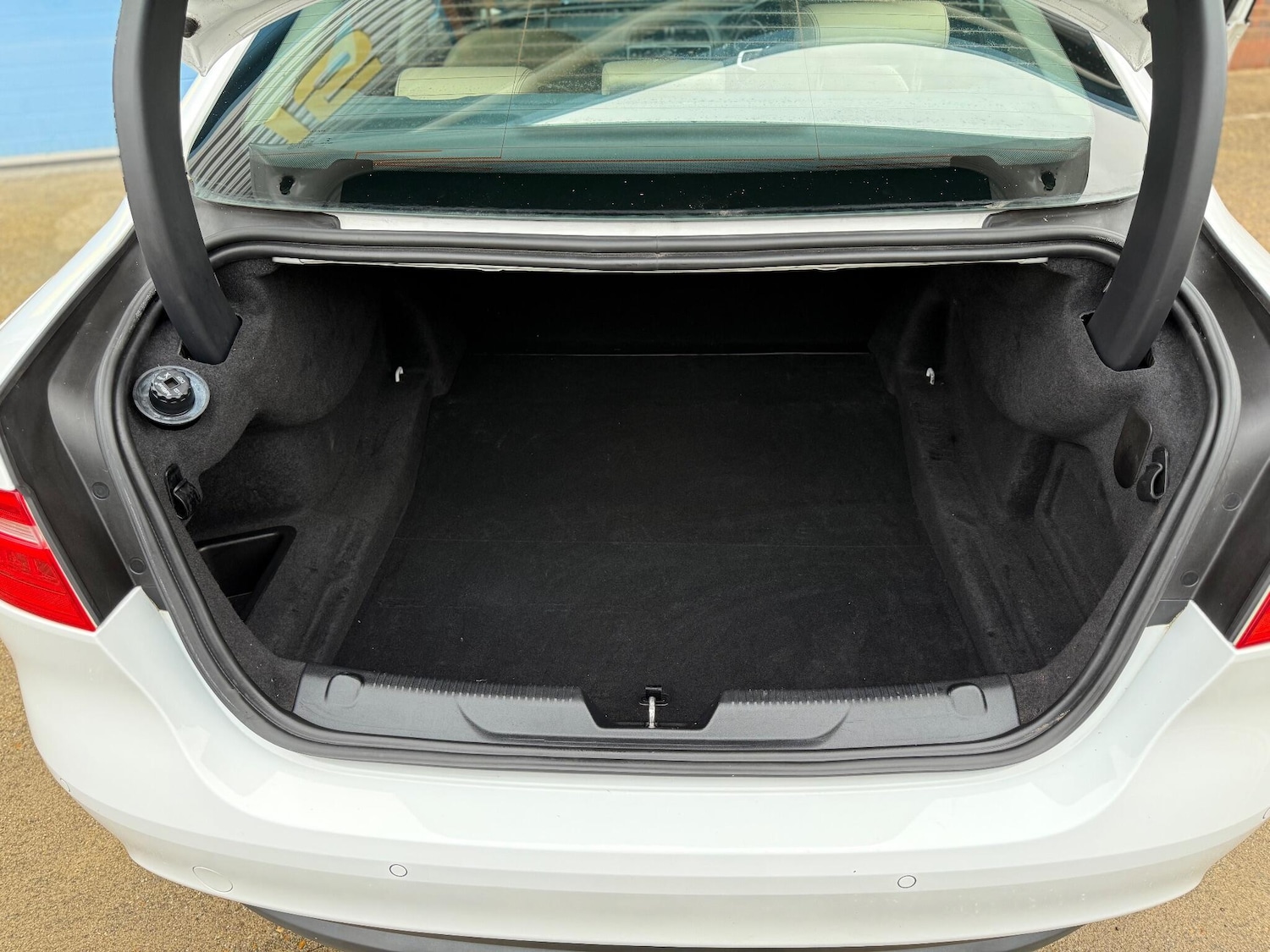 Used Jaguar XE 2017 for sale - 76936626: Photo 34