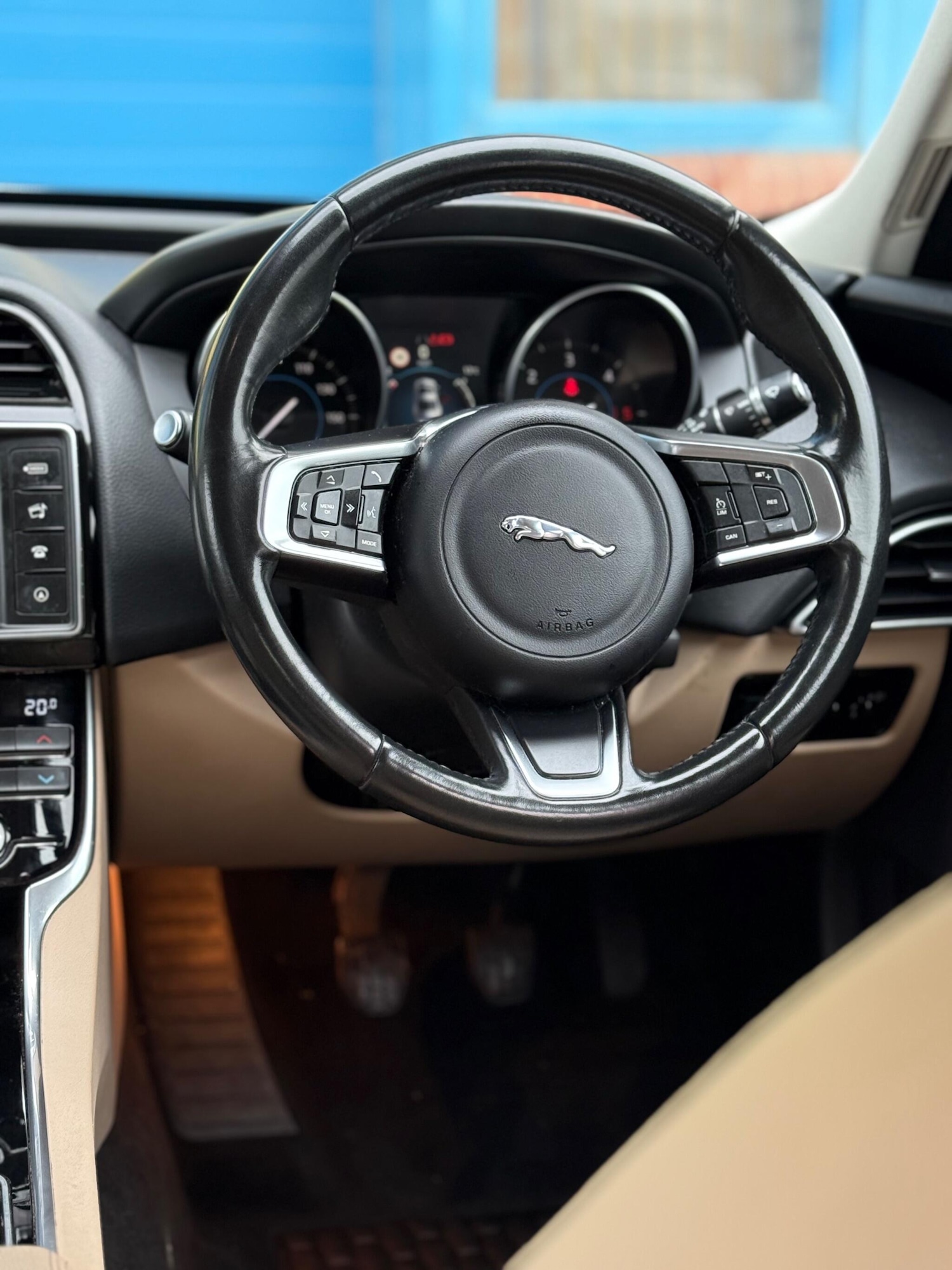 Used Jaguar XE 2017 for sale - 76936626: Photo 45