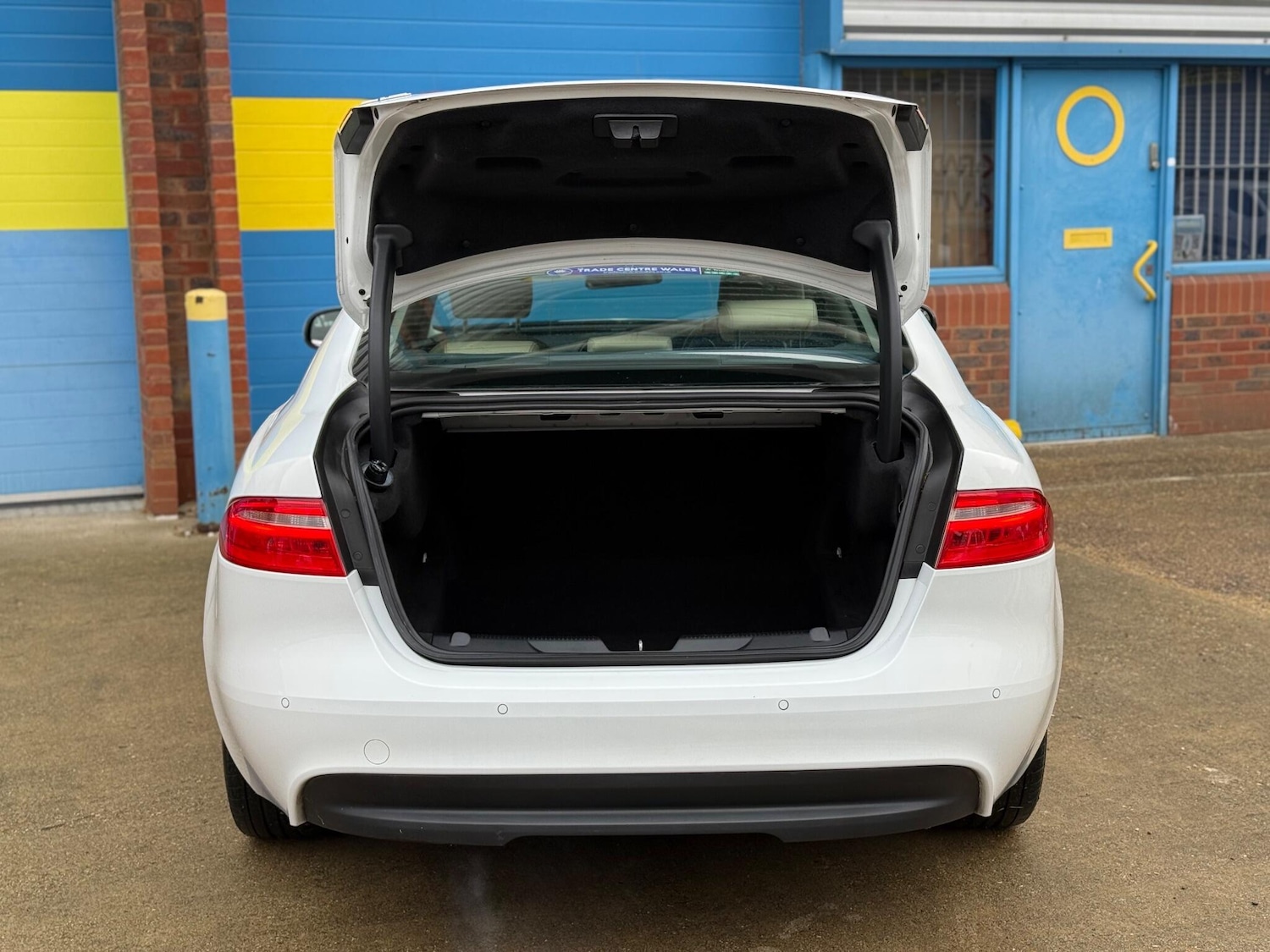 Used Jaguar XE 2017 for sale - 76936626: Photo 50