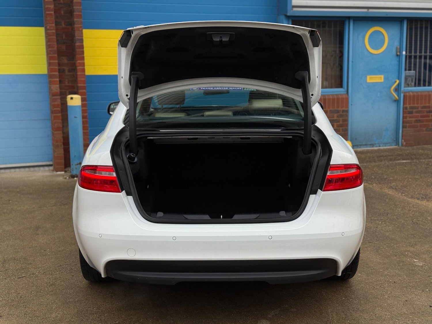 Used Jaguar XE 2017 for sale - 76936626: Photo 65