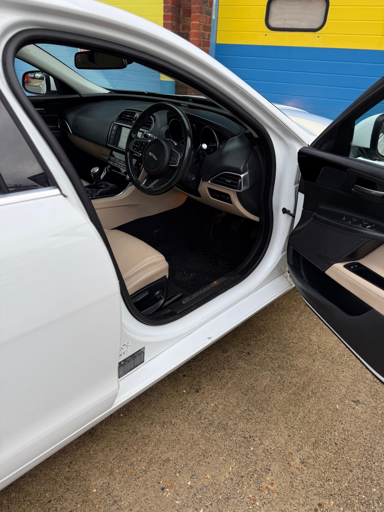 Used Jaguar XE 2017 for sale - 76936626: Photo 8