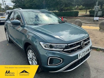 Used Volkswagen T-Roc 2023 for sale - 75741348: Photo