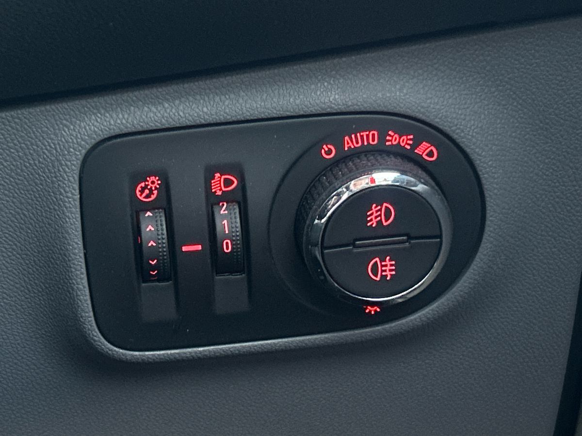 Used Vauxhall Corsa 2016 for sale - 77007939: Photo 21