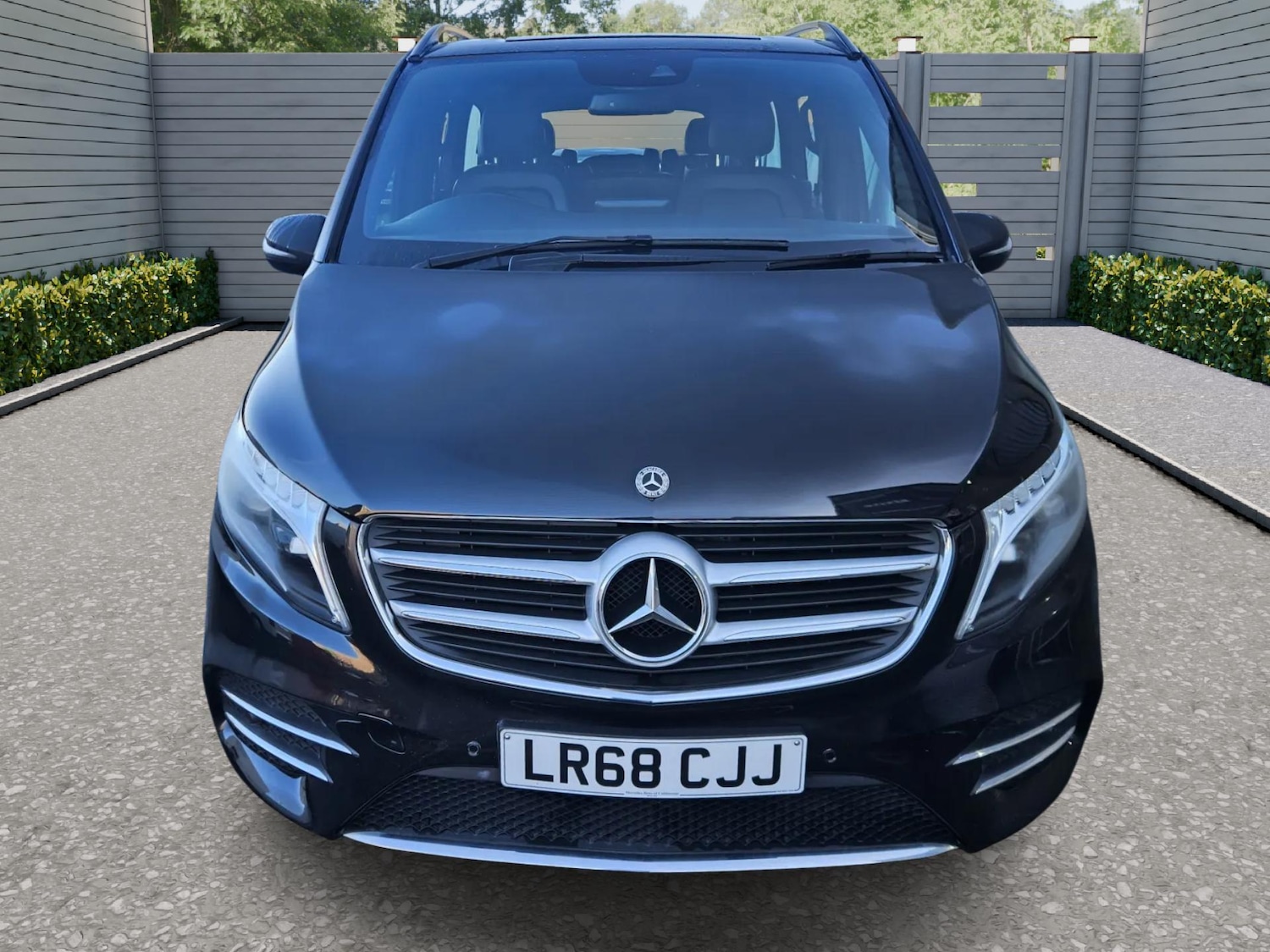 Used Mercedes-Benz V-Class 2018 for sale - 76961882: Photo 2