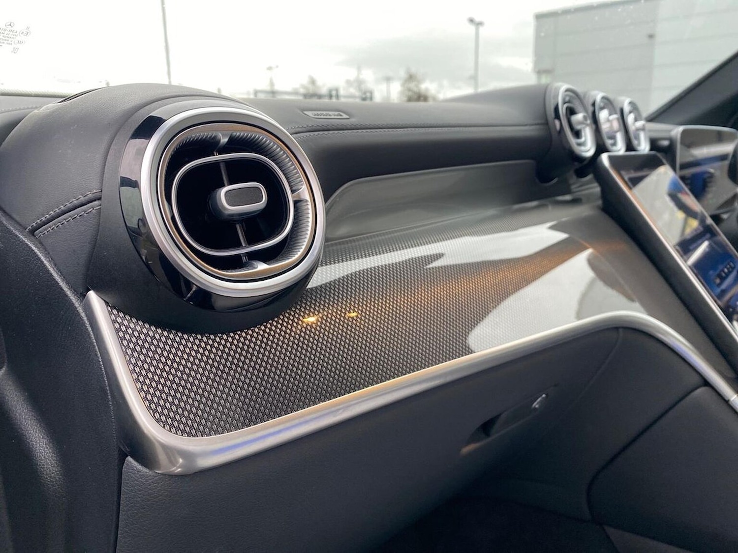 Used Mercedes-Benz GLC 2023 for sale - 76905034: Photo 2