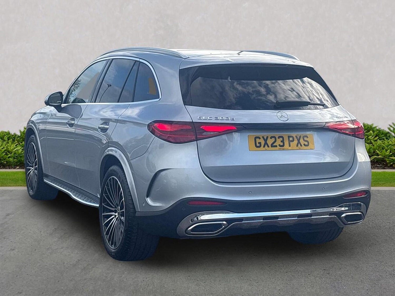 Used Mercedes-Benz GLC 2023 for sale - 76392454: Photo 2