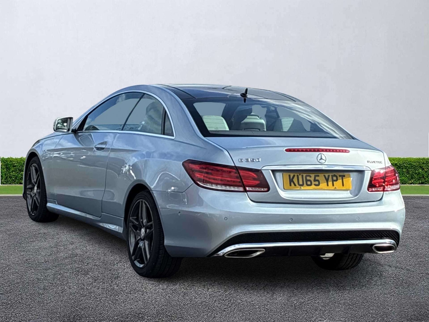 Used Mercedes-Benz E Class 2015 for sale - 78196335: Photo 2