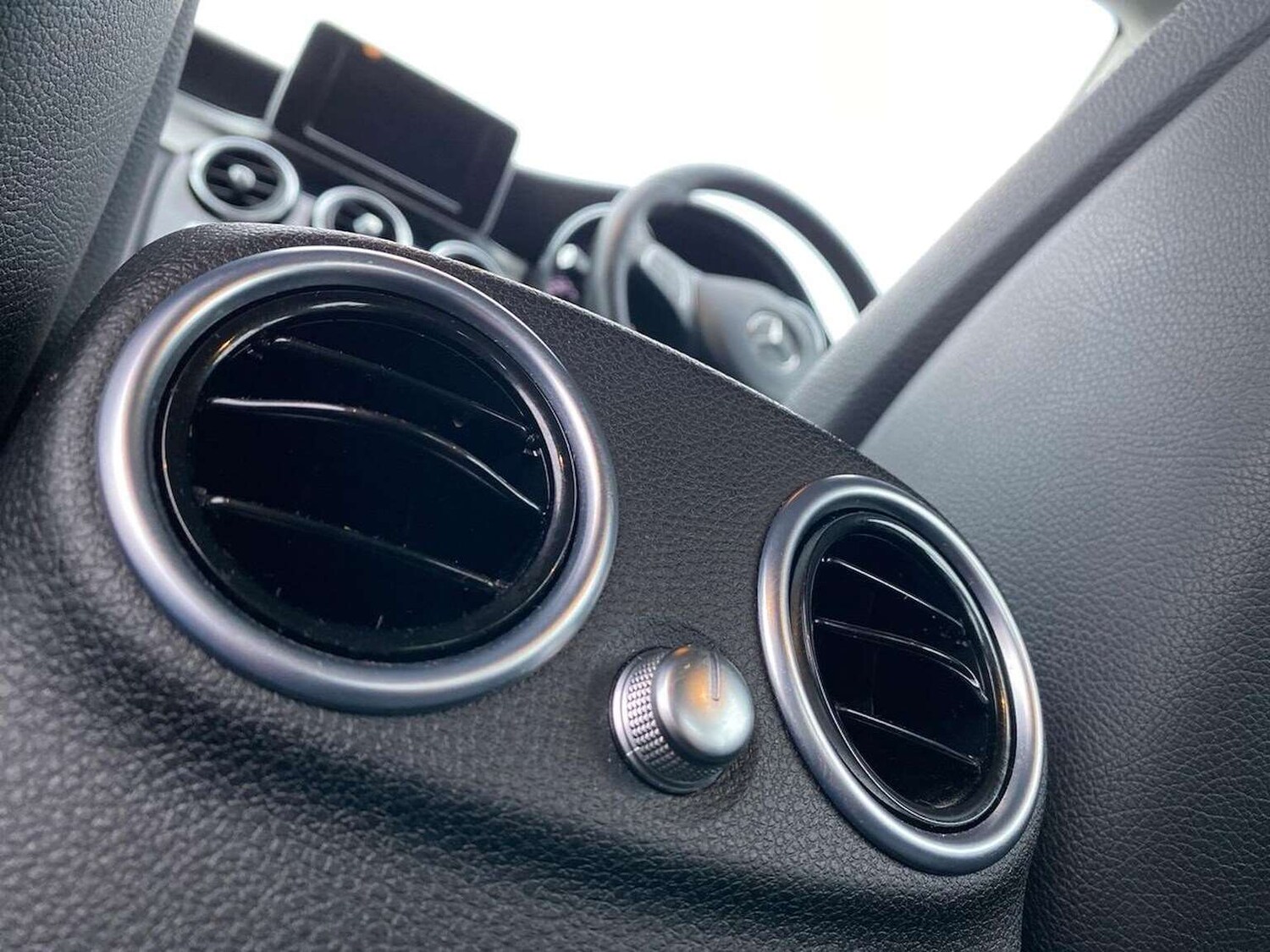 Used Mercedes-Benz C Class 2018 for sale - 77759398: Photo 39