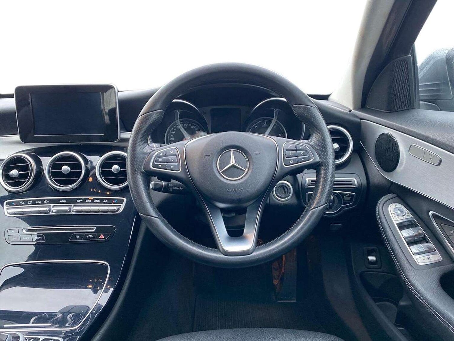 Used Mercedes-Benz C Class 2018 for sale - 77759398: Photo 9