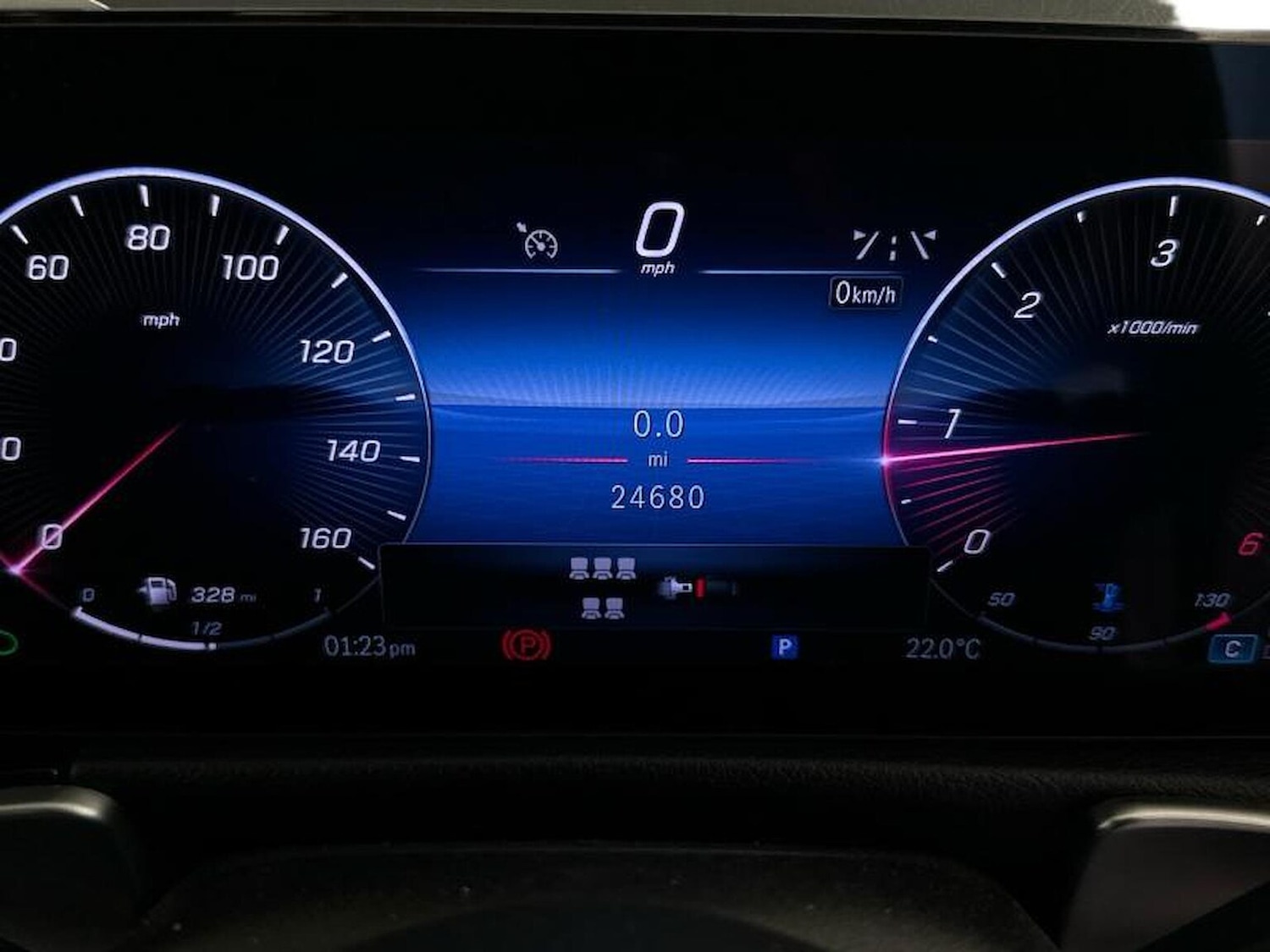 Used Mercedes-Benz GLB 2024 for sale - 76478218: Photo 3