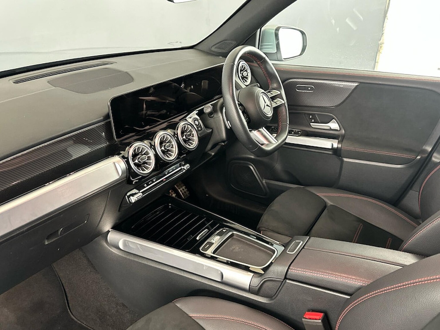 Used Mercedes-Benz GLB 2024 for sale - 76470998: Photo 3