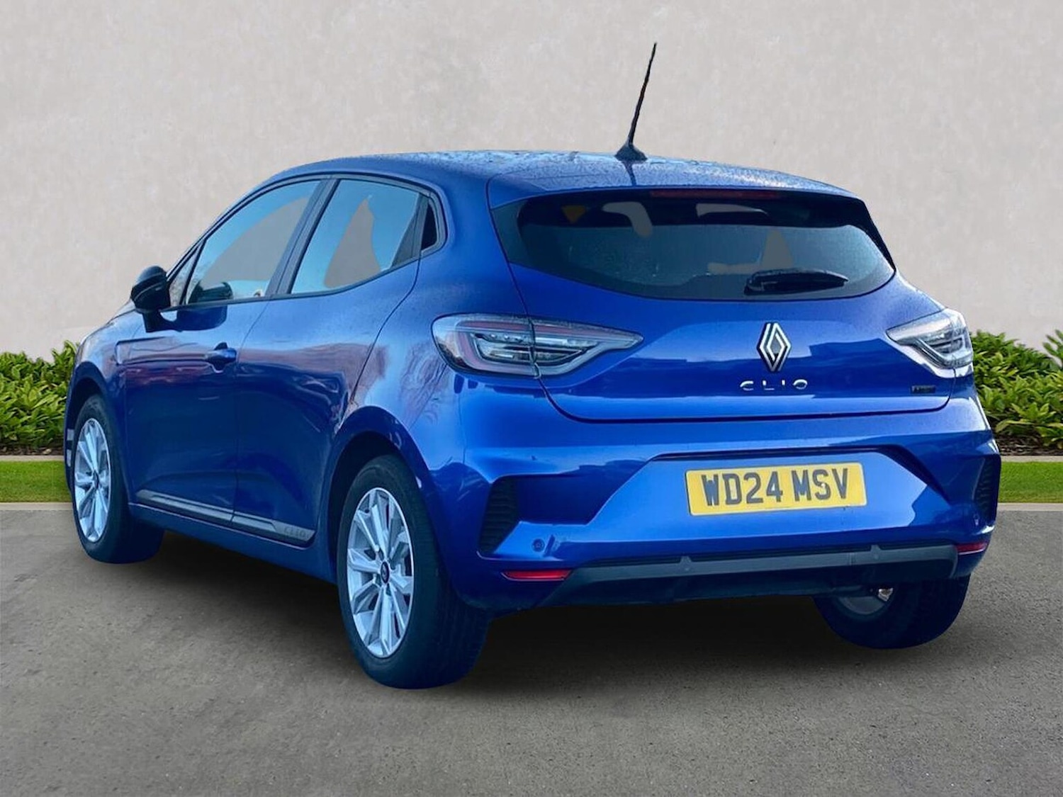 Used Renault Clio 2024 for sale - 77008265: Photo 2