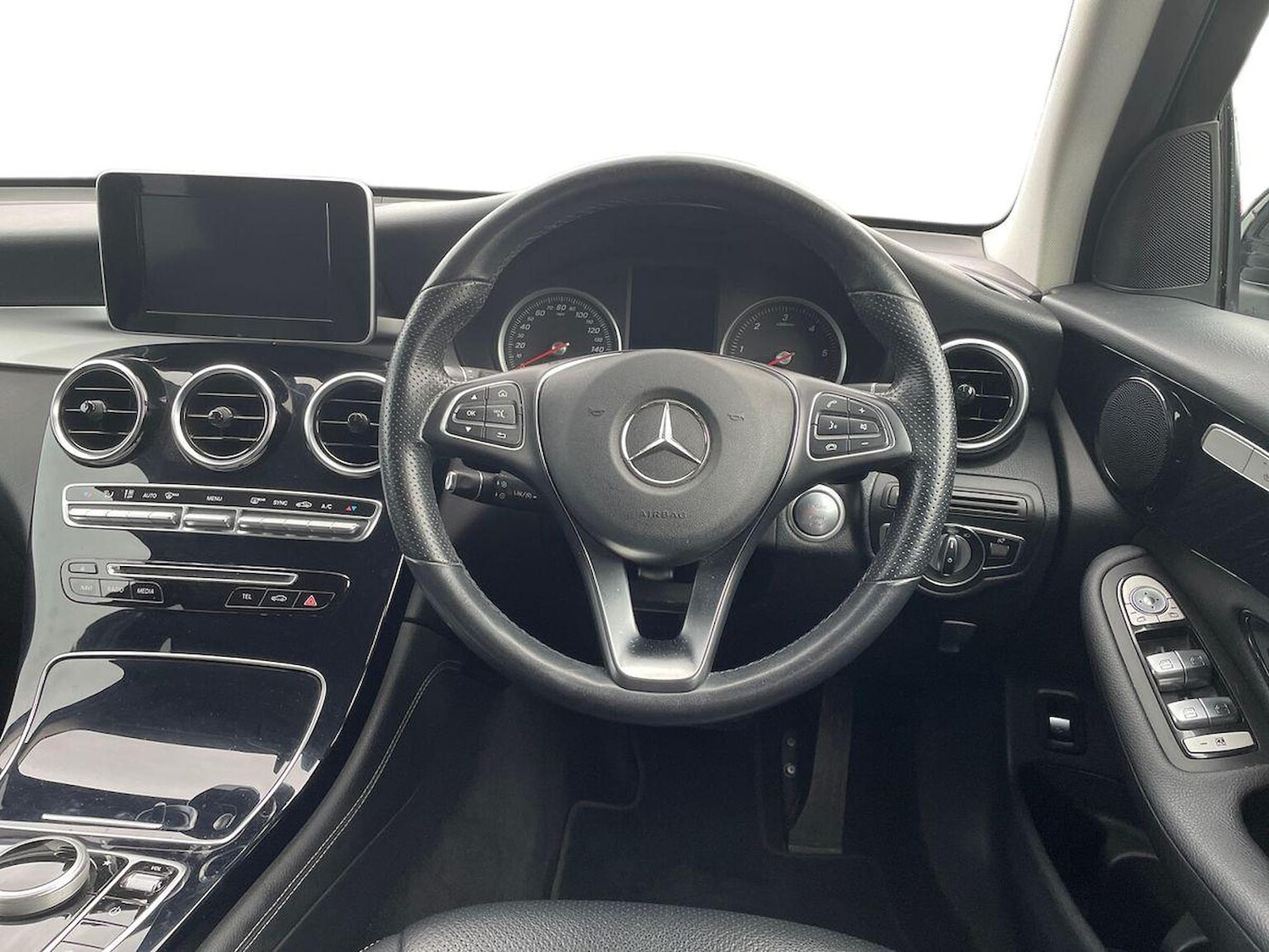 Used Mercedes-Benz GLC 2019 for sale - 76699401: Photo 10