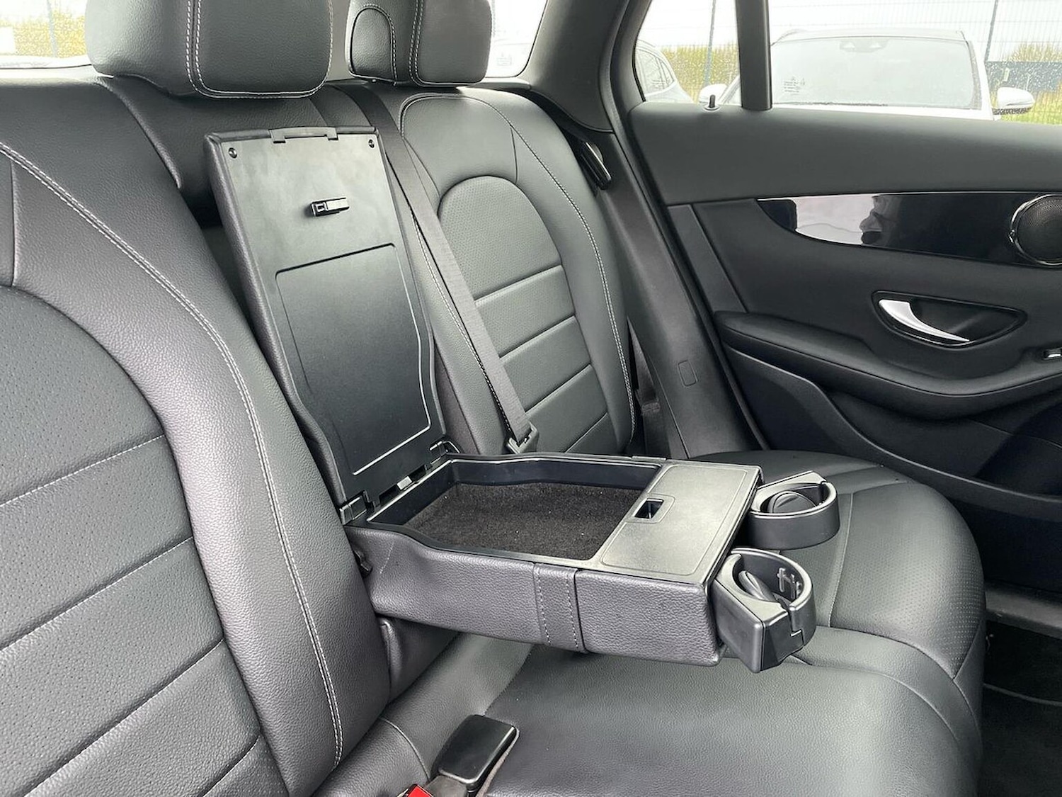 Used Mercedes-Benz GLC 2019 for sale - 76699401: Photo 2