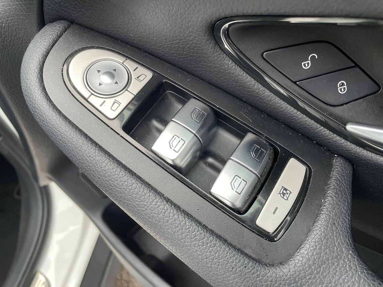 Used Mercedes-Benz GLC 2019 for sale - 76699401: Photo 22