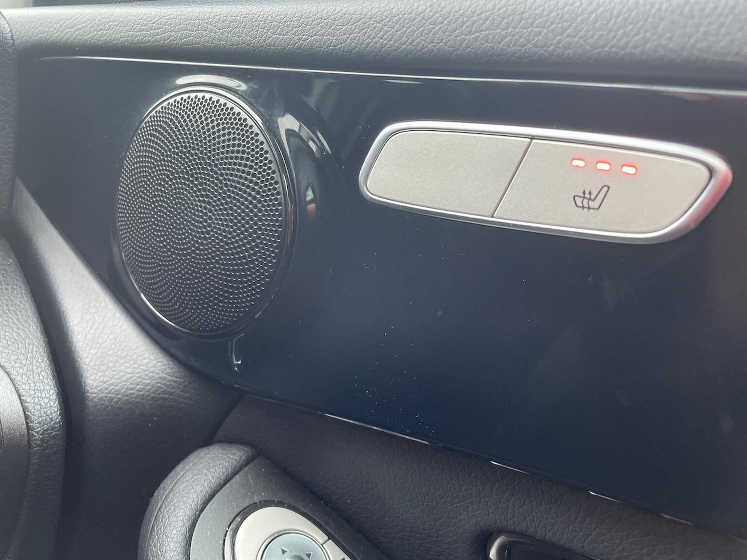 Used Mercedes-Benz GLC 2019 for sale - 76699401: Photo 31