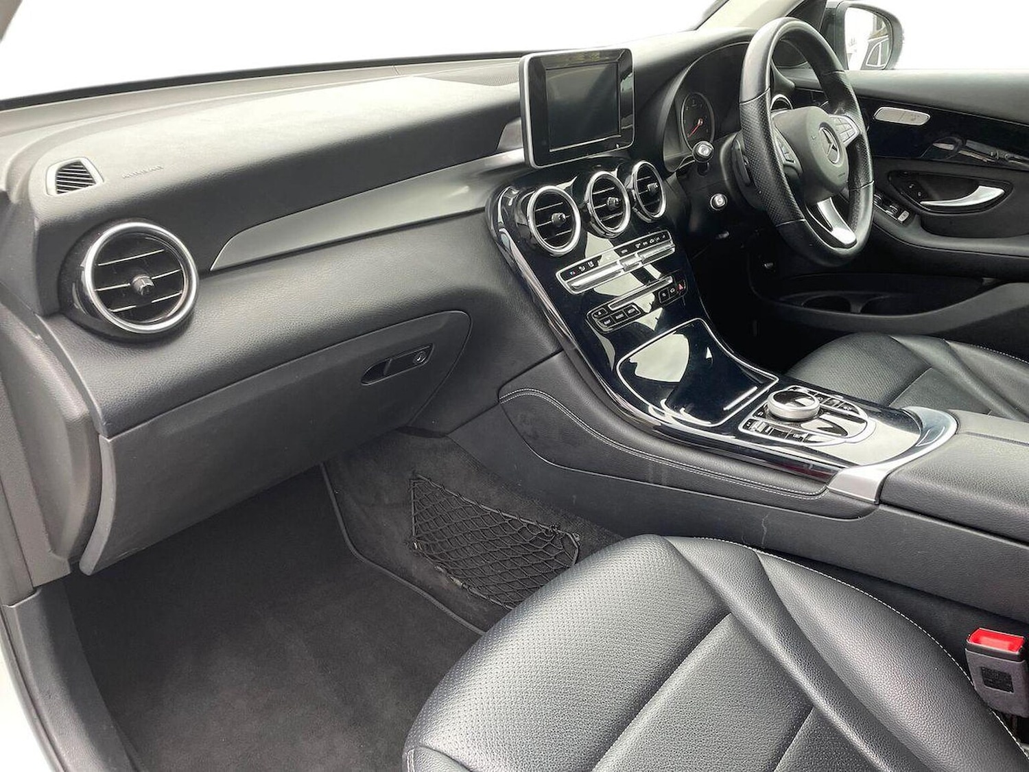 Used Mercedes-Benz GLC 2019 for sale - 76699401: Photo 8