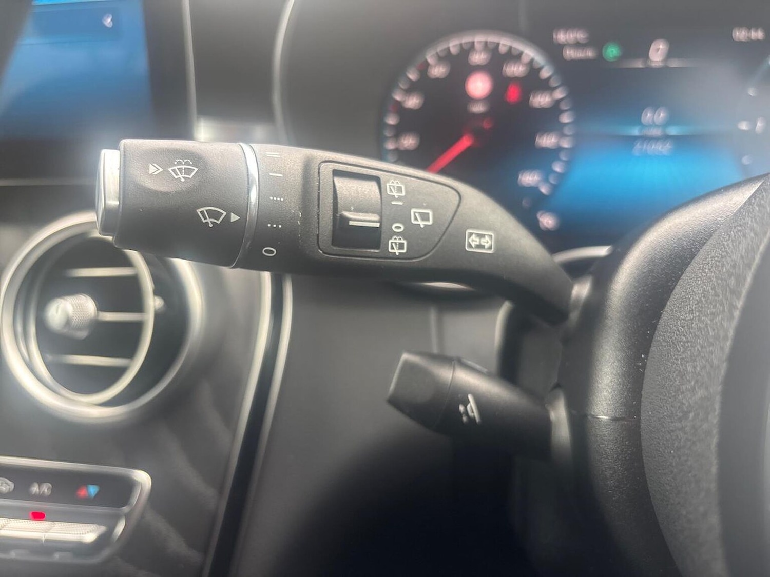 Used Mercedes-Benz GLC 2020 for sale - 76305399: Photo 28
