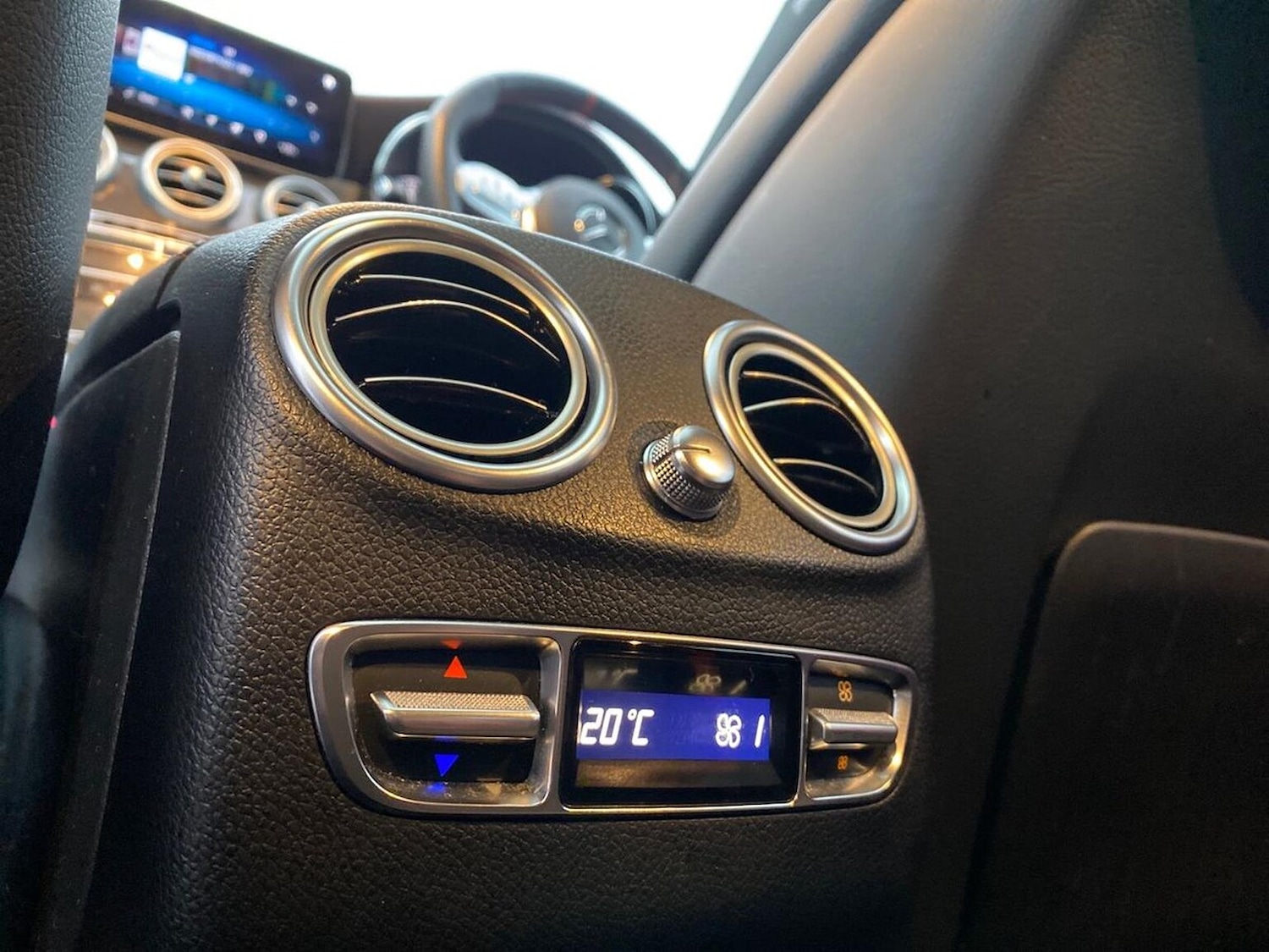 Used Mercedes-Benz GLC 2022 for sale - 76741102: Photo 40