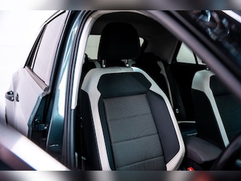 Used Volkswagen T-Roc 2018 for sale - 78227183: Photo