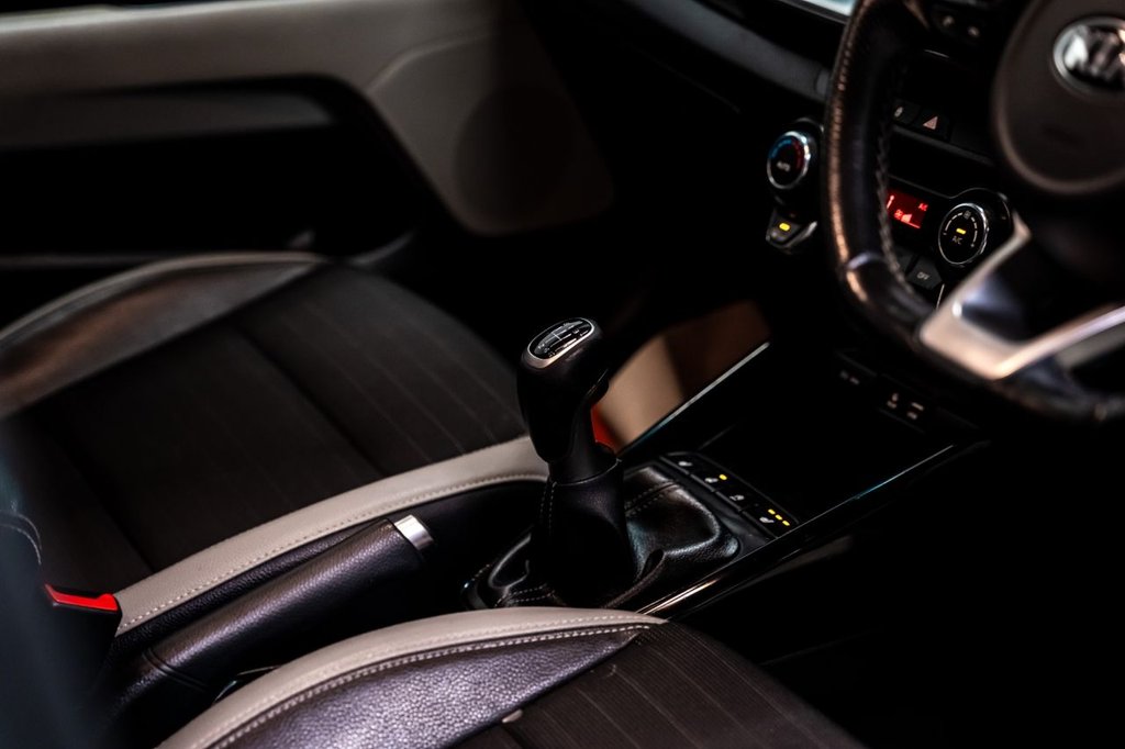 Used Kia Stonic 2018 for sale - 77608700: Photo 16