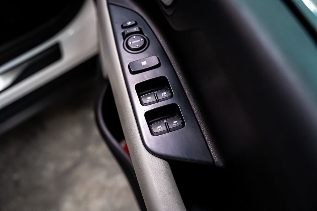 Used Kia Stonic 2018 for sale - 77608700: Photo 22