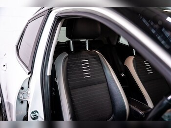 Used Kia Stonic 2018 for sale - 77608700: Photo