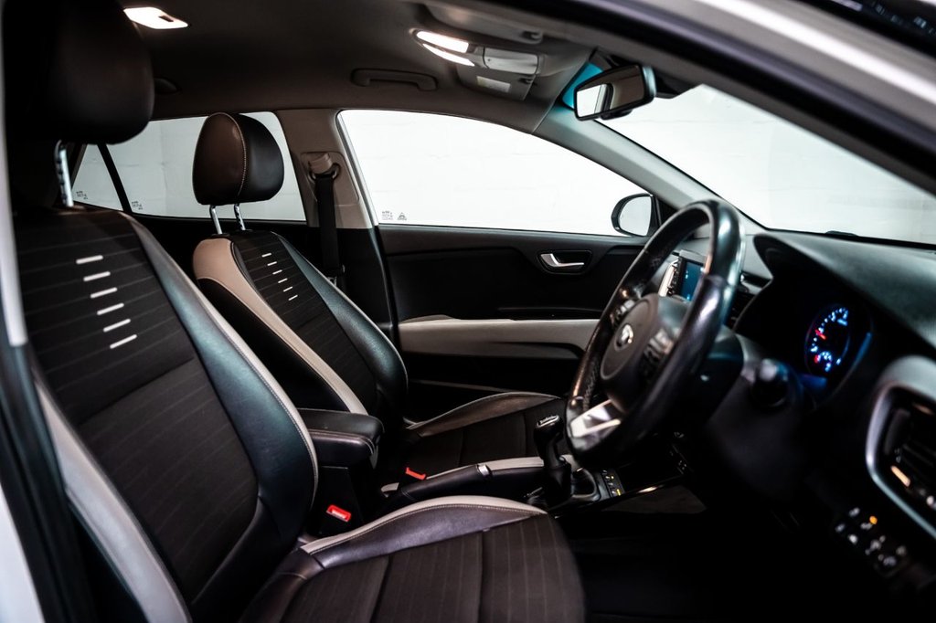 Used Kia Stonic 2018 for sale - 77608700: Photo 5