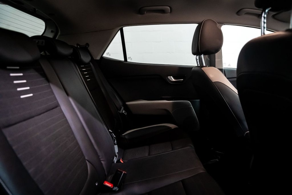 Used Kia Stonic 2018 for sale - 77608700: Photo 6