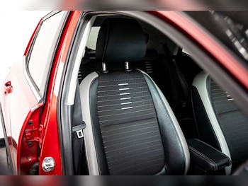 Used Kia Stonic 2018 for sale - 78350535: Photo