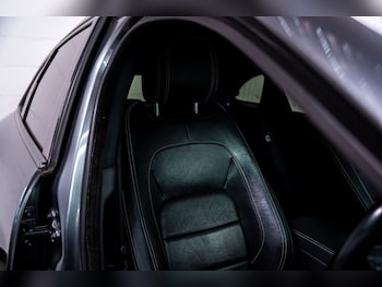 Used Jaguar F-Pace 2016 for sale - 76297104: Photo 4