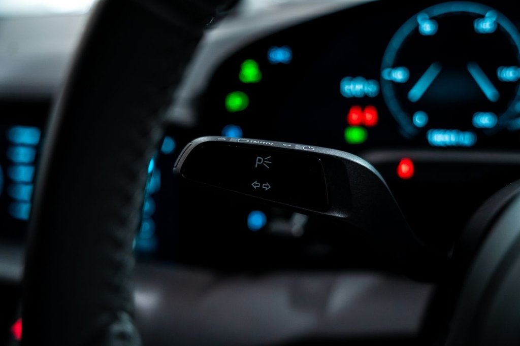 Used Porsche Taycan 2023 for sale - 78068391: Photo 26