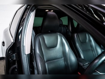 Used Volvo XC60 2017 for sale - 78444442: Photo