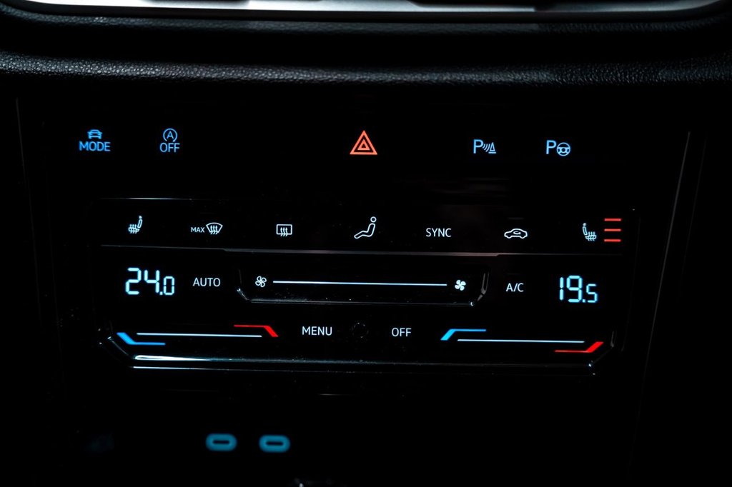 Used Volkswagen T-Roc 2024 for sale - 77546648: Photo 15