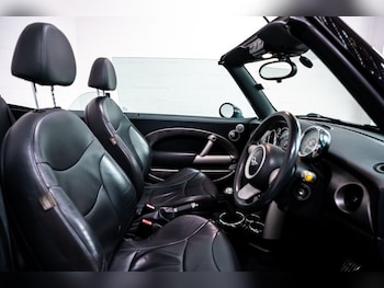Used MINI Convertible 2006 for sale - 75830721: Photo