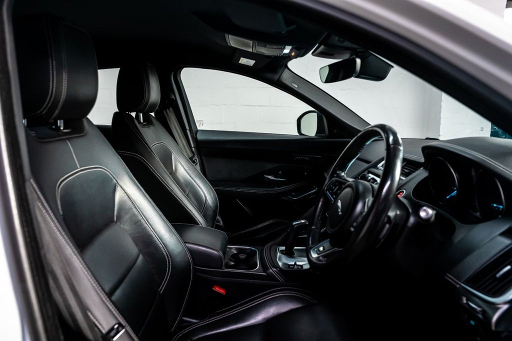 Used Jaguar E-Pace 2019 for sale - 76840927: Photo 5