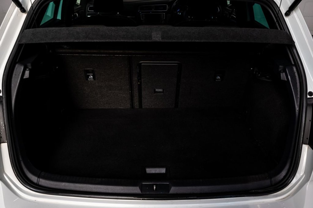 Used Volkswagen Golf 2016 for sale - 76703740: Photo 32