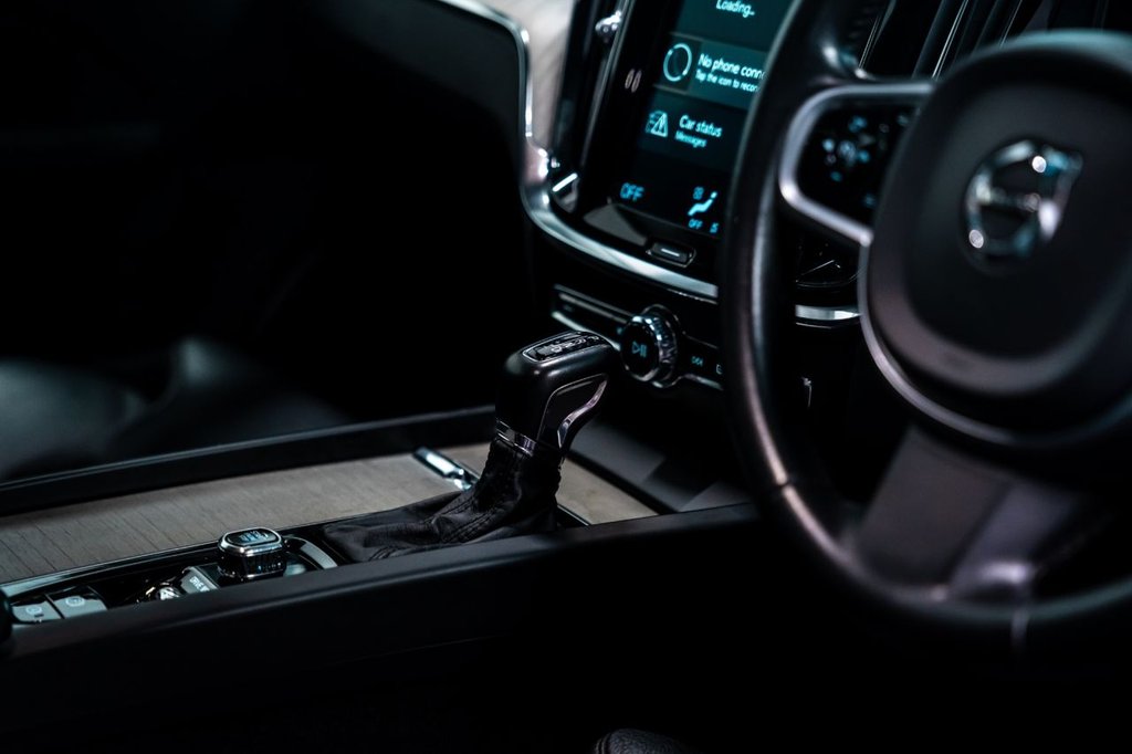 Used Volvo V60 2018 for sale - 76909897: Photo 16