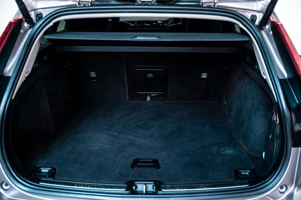 Used Volvo V60 2018 for sale - 76909897: Photo 33