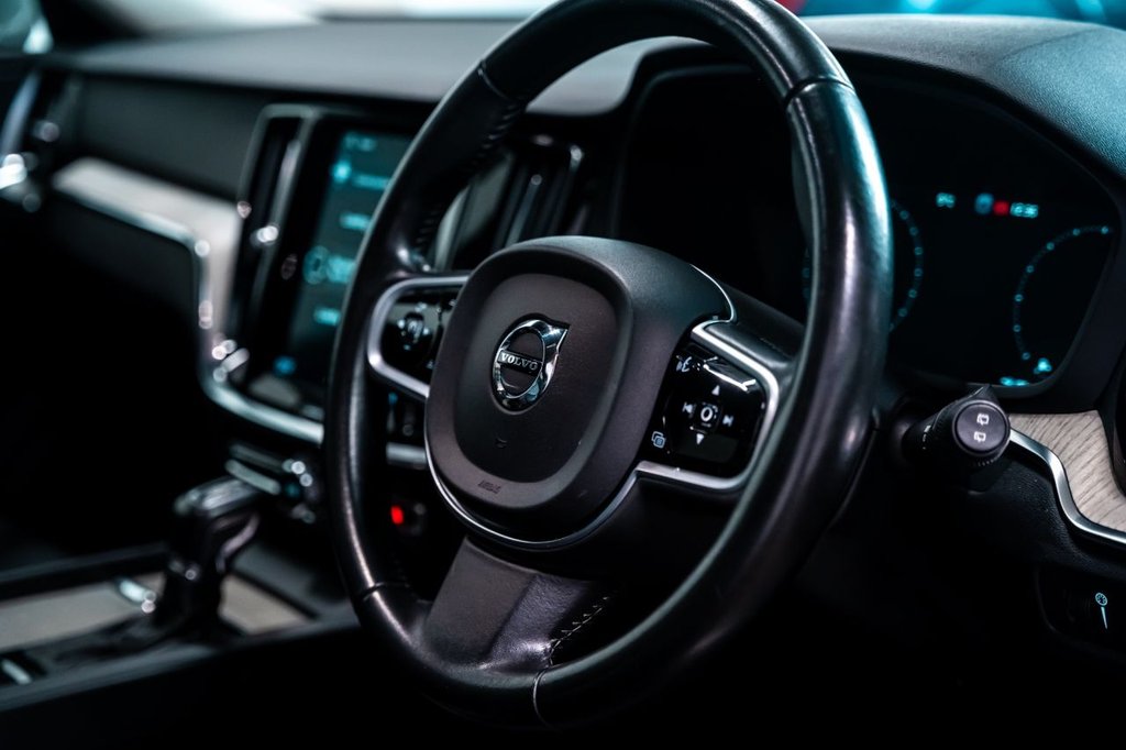 Used Volvo V60 2018 for sale - 76909897: Photo 7