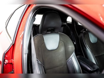 Used Volvo V40 2015 for sale - 77919699: Photo